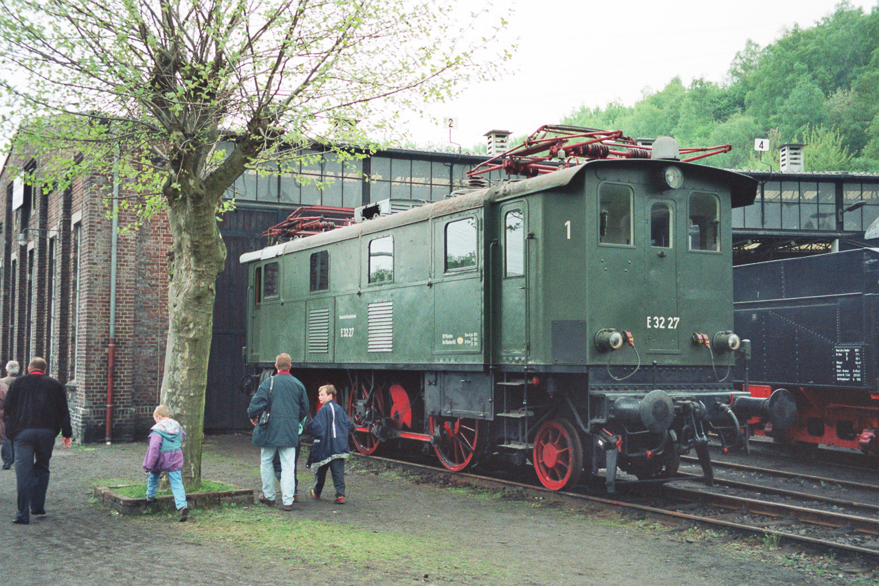 E32 27 in Bochum-Dalhausen, 199x