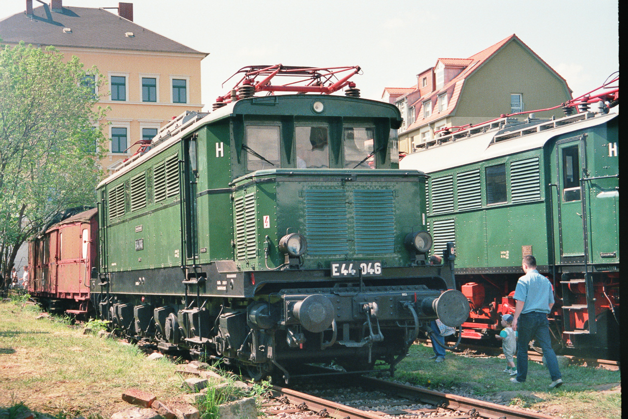 E44 046 in Dresden, 199x