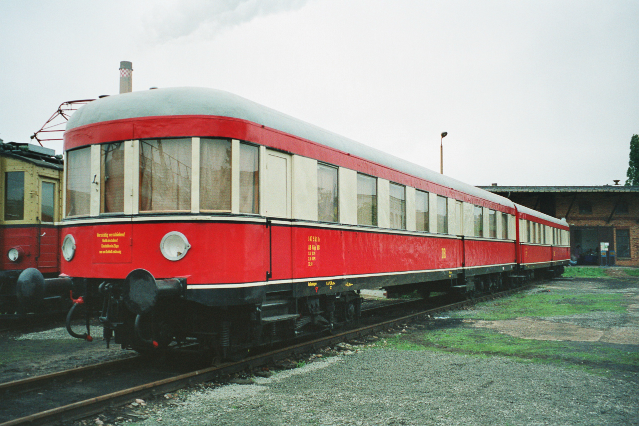 VT147 551 in Dresden, 199x