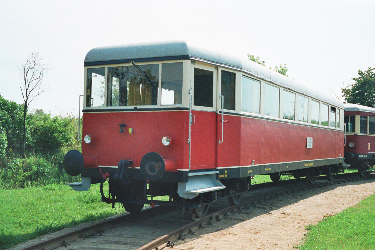 VT 137 527, ex Prenzlauer Kreisbahn PK 04 in Gramzow, 199x